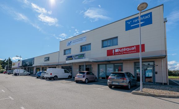 Salon de Provence | Local commercial de 397m2 avec parking | 4600€HT/mois